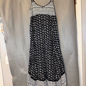 American Eagle Outfitters Black and White Maxi Dress. Excellent Condition